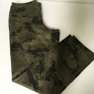 Lululemon Camo leggings size 4